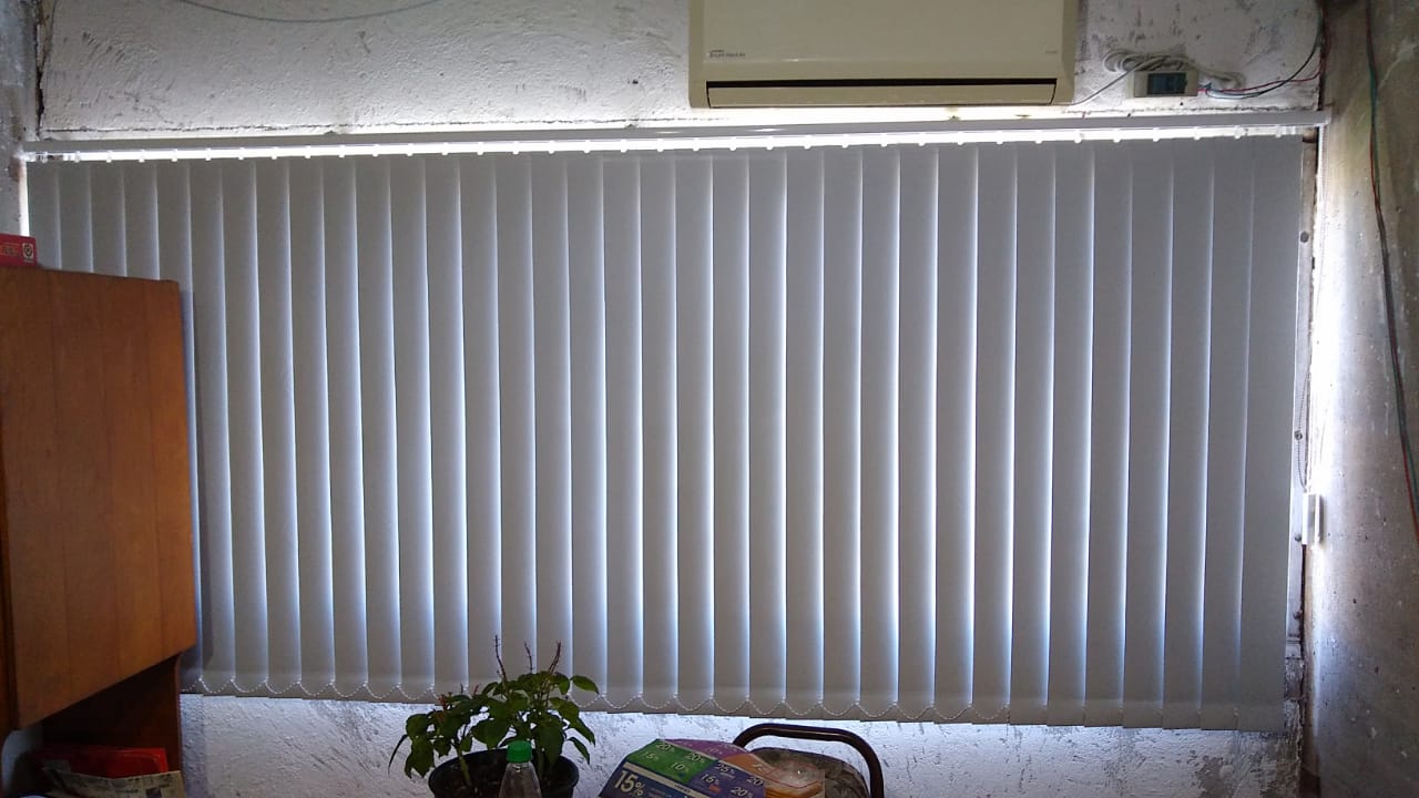 Bandas verticales blackout vinílico a medida Eurodec